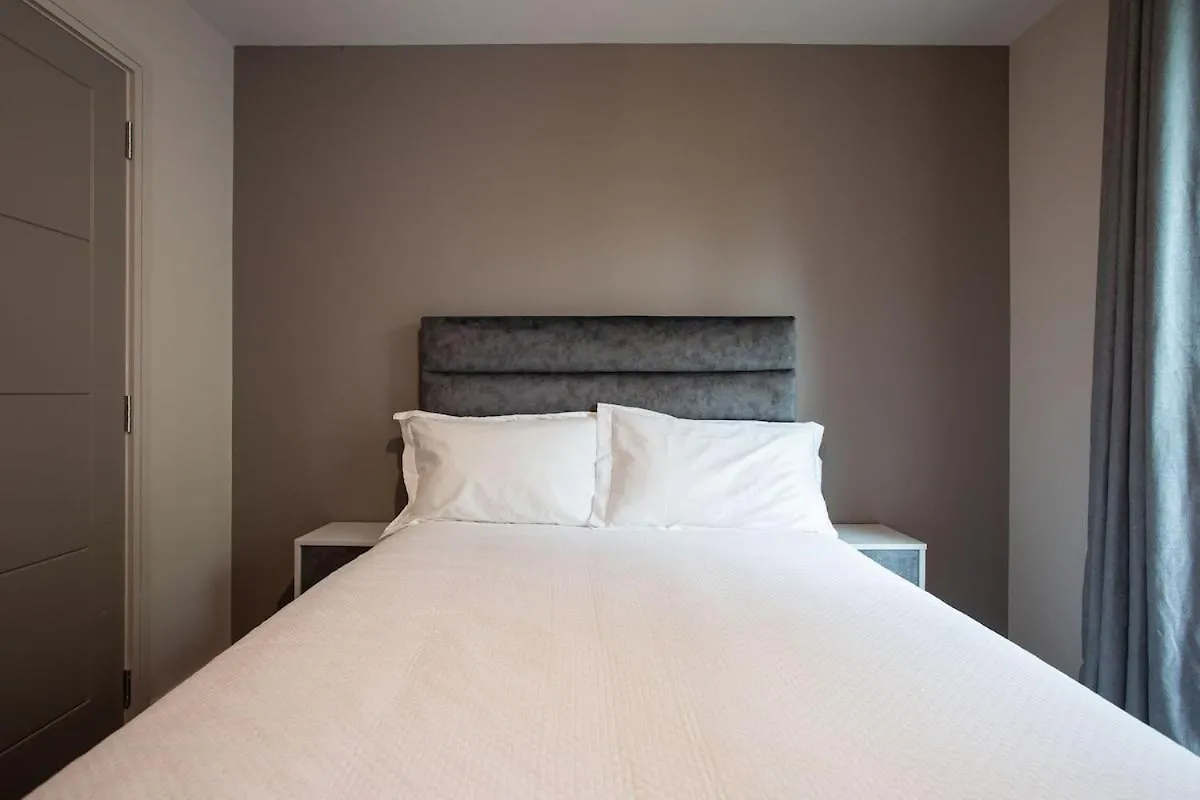 Apartment Modern 2Br With Balcony Next To The City Airport Bhd - Free Parking I Long Stay Belfast